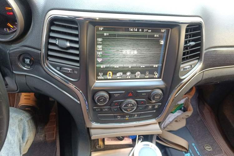 Used Jeep Grand Cherokee  Audio And AC Panel