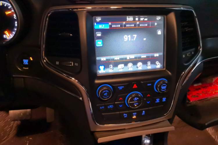 Used Jeep Grand Cherokee 2014 3.6L Elite Navigation Edition Audio And AC Panel