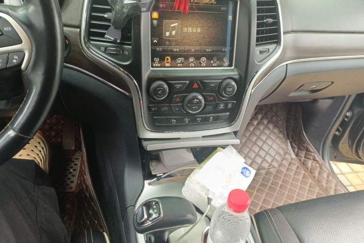 Used Jeep Grand Cherokee 2014 3.6L Elite Navigation Edition Audio And AC Panel