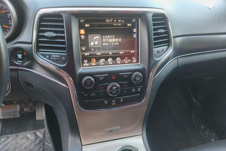 Used Jeep Grand Cherokee 2014 3.6L Elite Navigation Edition Audio And AC Panel
