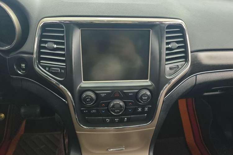 Used Jeep Grand Cherokee 2014 3.6L Elite Navigation Edition Audio And AC Panel