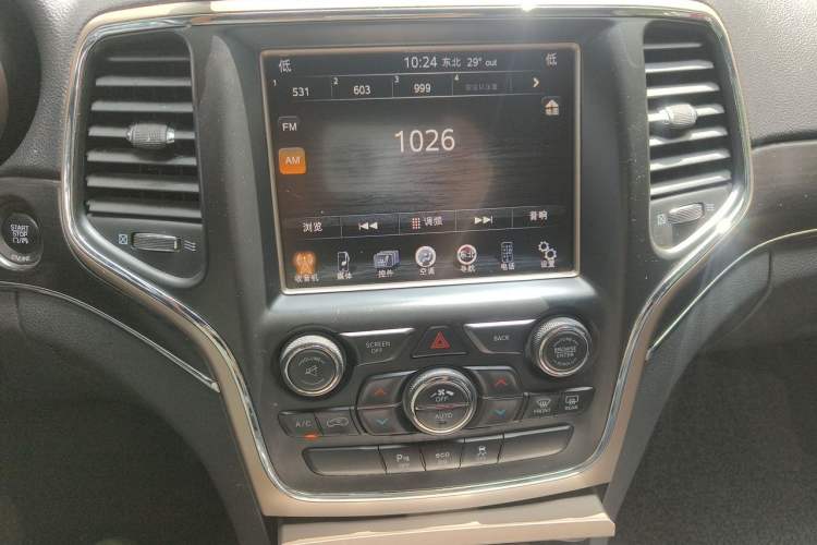Used Jeep Grand Cherokee 2014 3.0L Comfort Navigation Edition Audio And AC Panel