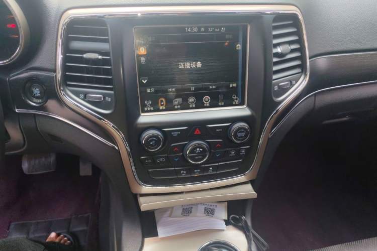 Used Jeep Grand Cherokee 2014 3.6L Elite Navigation Edition Audio And AC Panel