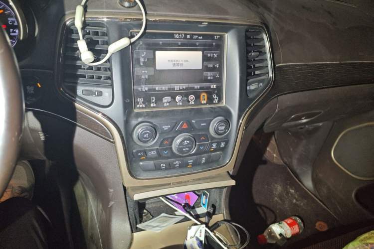 Used Jeep Grand Cherokee 2014 3.0L Flagship Zunyue Edition Audio And AC Panel