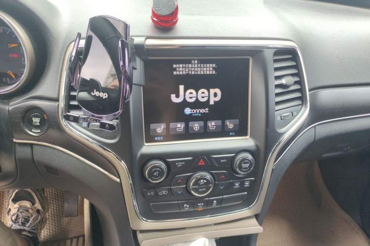 Used Jeep Grand Cherokee 2014 3.6L Elite Navigation Edition Audio And AC Panel