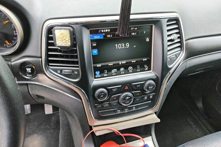 Used Jeep Grand Cherokee 2014 3.6L Elite Navigation Edition Audio And AC Panel