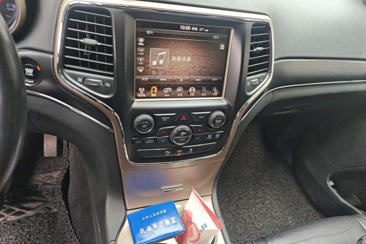 Used Jeep Grand Cherokee 2014 3.0L Comfort Navigation Edition Audio And AC Panel