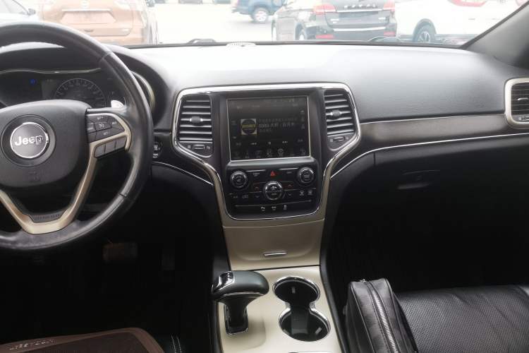Used Jeep Grand Cherokee 2014 3.6L Elite Navigation Edition Audio And AC Panel