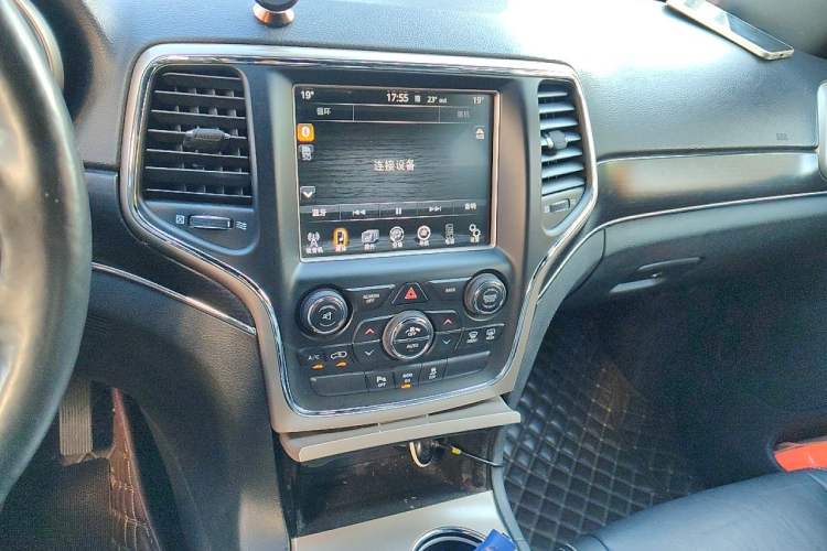 Used Jeep Grand Cherokee 2014 3.0L Comfort Navigation Edition Audio And AC Panel