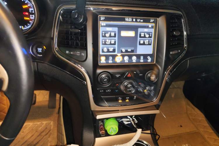 Used Jeep Grand Cherokee 2014 3.6L Elite Navigation Edition Audio And AC Panel