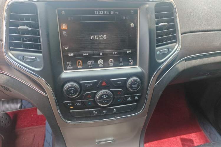 Used Jeep Grand Cherokee 2014 3.0L Comfort Navigation Edition Audio And AC Panel