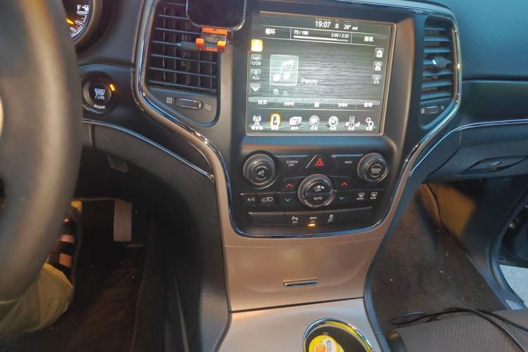Used Jeep Grand Cherokee 2014 3.6L Elite Navigation Edition Audio And AC Panel