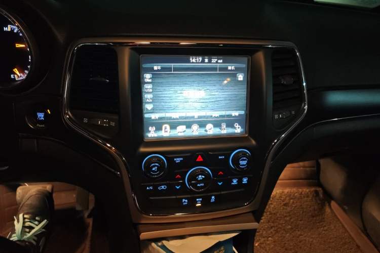 Used Jeep Grand Cherokee 2014 3.6L Elite Navigation Edition Audio And AC Panel