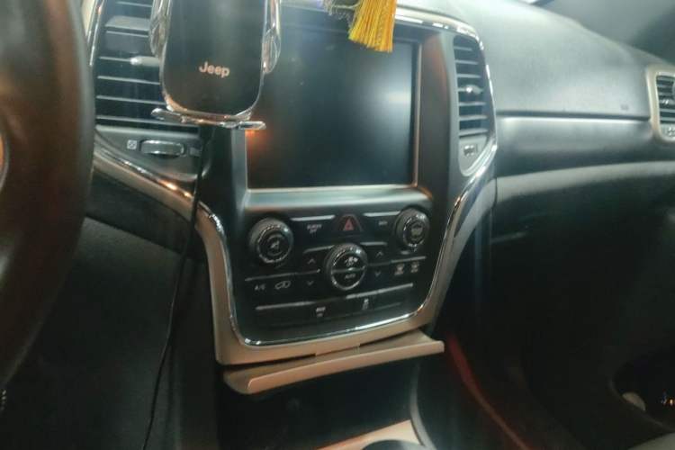 Used Jeep Grand Cherokee 2014 3.6L Comfort Navigation Edition Audio And AC Panel