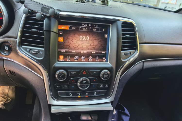 Used Jeep Grand Cherokee 2014 3.6L Elite Navigation Edition Audio And AC Panel