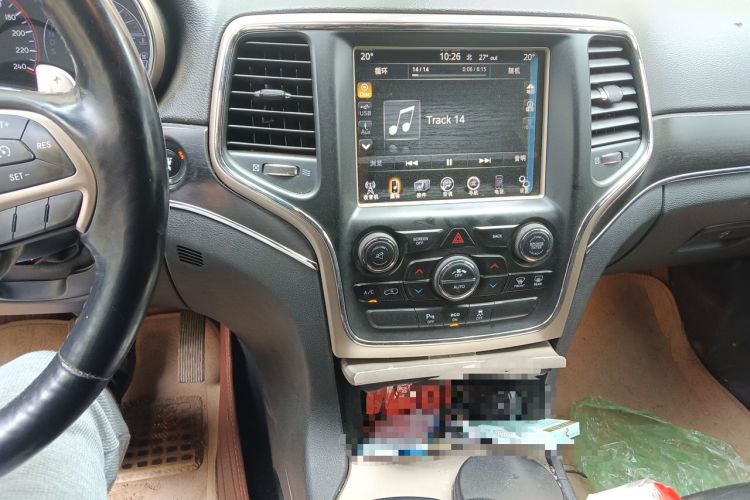 Used Jeep Grand Cherokee 2014 3.0L Comfort Navigation Edition Audio And AC Panel