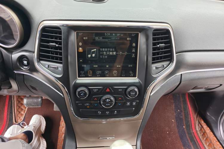 Used Jeep Grand Cherokee 2014 3.0TD Diesel Comfort Navigation Version Audio And AC Panel