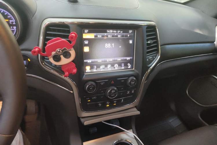 Used Jeep Grand Cherokee 2014 3.0L Flagship Zunyue Edition Audio And AC Panel