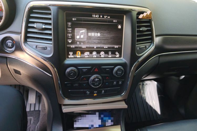 Used Jeep Grand Cherokee 2014 3.0L Comfort Navigation Edition Audio And AC Panel
