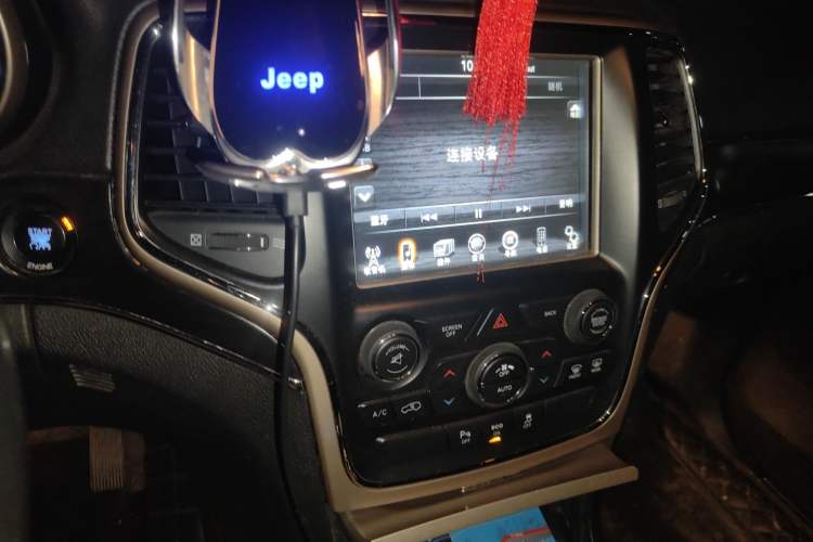 Used Jeep Grand Cherokee 2014 3.0L Comfort Navigation Edition Audio And AC Panel