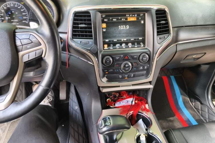 Used Jeep Grand Cherokee 2014 3.6L Elite Navigation Edition Audio And AC Panel