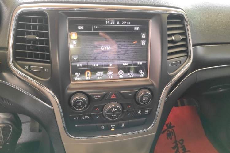 Used Jeep Grand Cherokee 2014 3.6L Elite Navigation Edition Audio And AC Panel