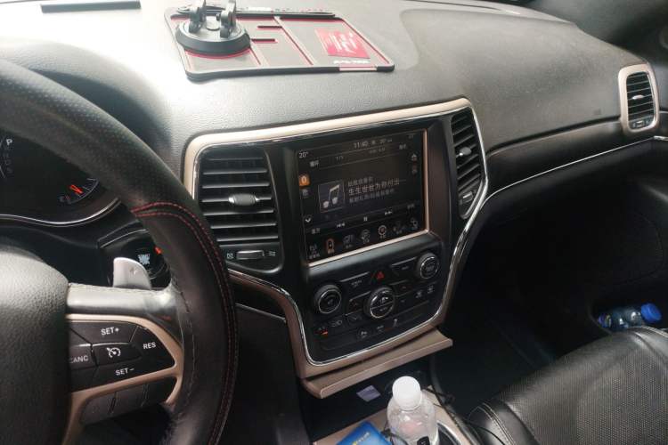 Used Jeep Grand Cherokee 2014 3.6L Elite Navigation Edition Audio And AC Panel