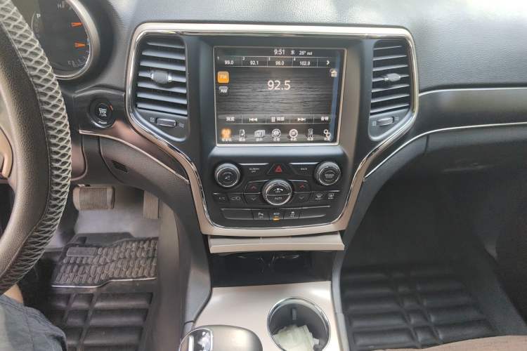 Used Jeep Grand Cherokee 2014 3.6L Elite Navigation Edition Audio And AC Panel