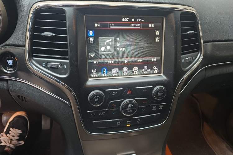 Used Jeep Grand Cherokee 2014 3.0TD Diesel Comfort Navigation Version Audio And AC Panel