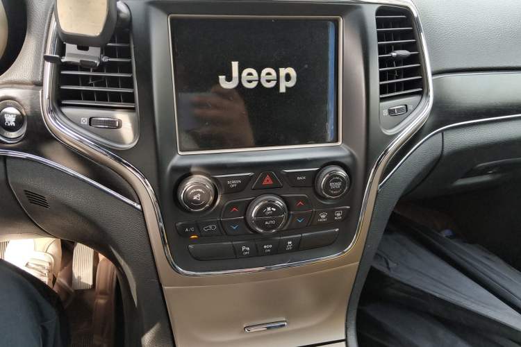 Used Jeep Grand Cherokee 2014 3.6L Elite Navigation Edition Audio And AC Panel