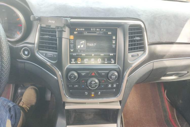 Used Jeep Grand Cherokee 2014 3.0TD Diesel Comfort Navigation Version Audio And AC Panel
