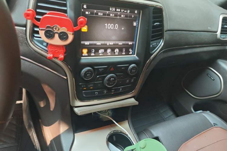 Used Jeep Grand Cherokee 2014 3.0L Flagship Zunyue Edition Audio And AC Panel