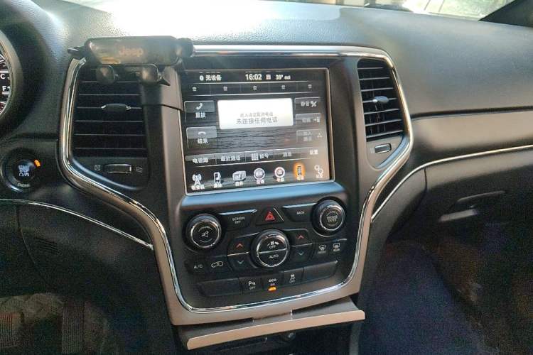 Used Jeep Grand Cherokee 2014 3.0TD Diesel Comfort Navigation Version Audio And AC Panel