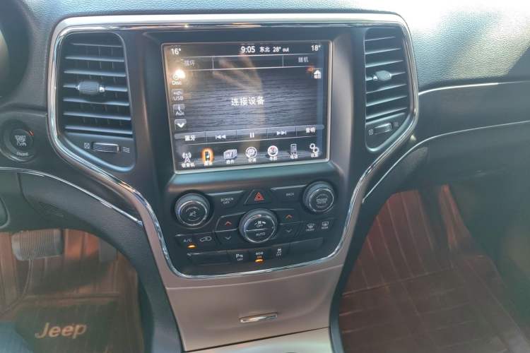 Used Jeep Grand Cherokee 2014 3.0L Comfort Navigation Edition Audio And AC Panel