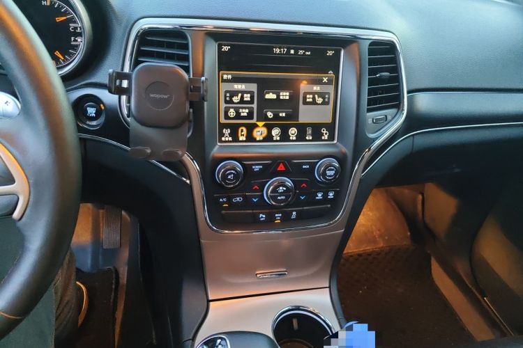 Used Jeep Grand Cherokee 2014 3.0L Comfort Navigation Edition Audio And AC Panel