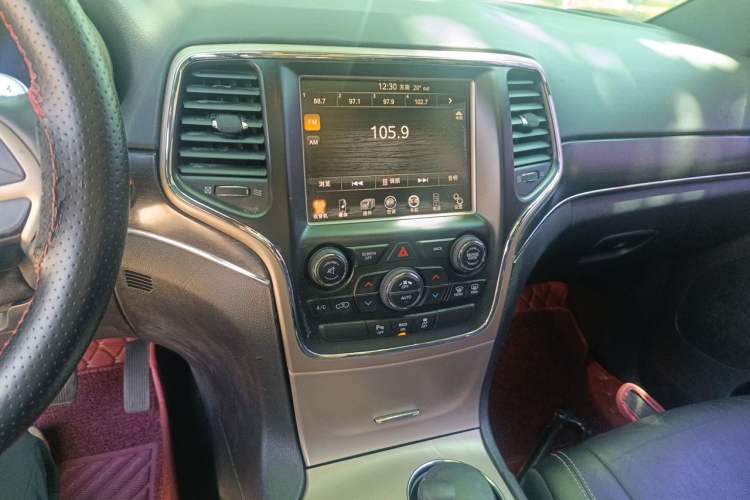 Used Jeep Grand Cherokee 2014 3.0L Comfort Navigation Edition Audio And AC Panel