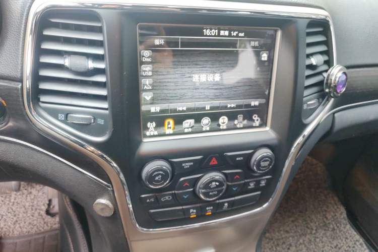 Used Jeep Grand Cherokee 2014 3.6L Elite Navigation Edition Audio And AC Panel