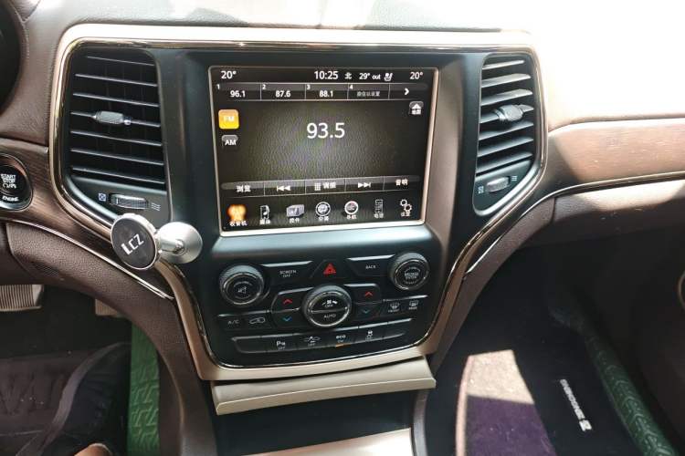 Used Jeep Grand Cherokee 2014 3.0L Flagship Zunyue Edition Audio And AC Panel