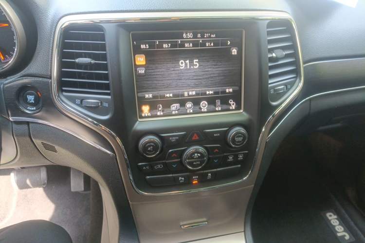 Used Jeep Grand Cherokee 2014 3.6L Elite Navigation Edition Audio And AC Panel