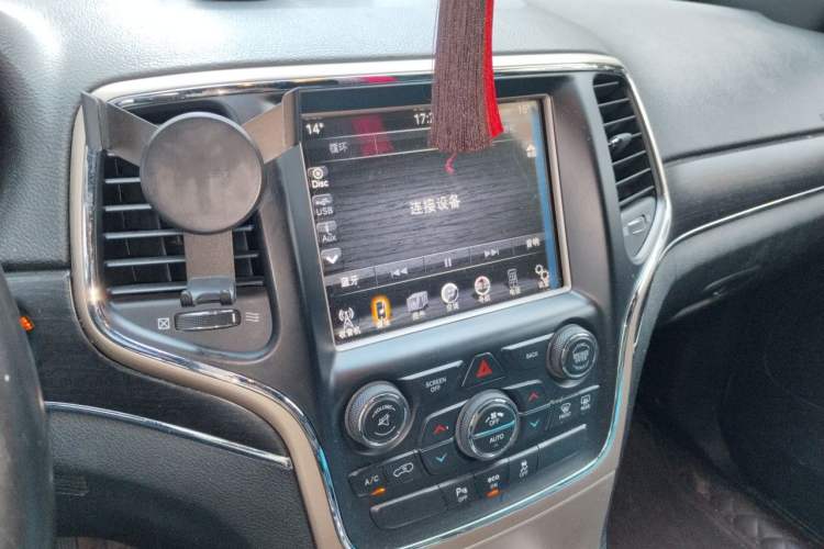 Used Jeep Grand Cherokee 2014 3.6L Elite Navigation Edition Audio And AC Panel