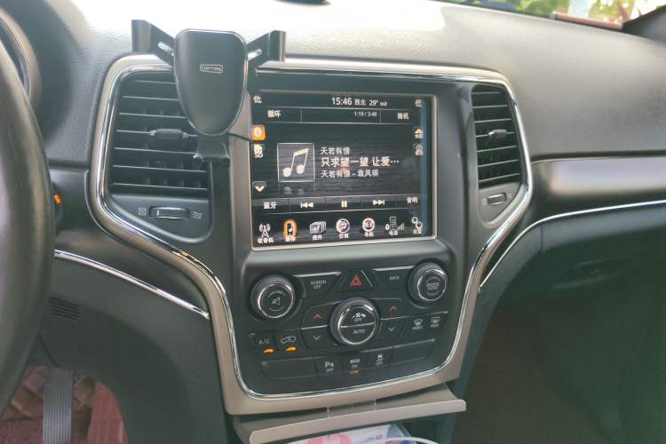 Used Jeep Grand Cherokee 2014 3.0L Comfort Navigation Edition Audio And AC Panel