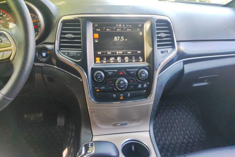 Used Jeep Grand Cherokee 2014 3.0TD Diesel Comfort Navigation Version Audio And AC Panel