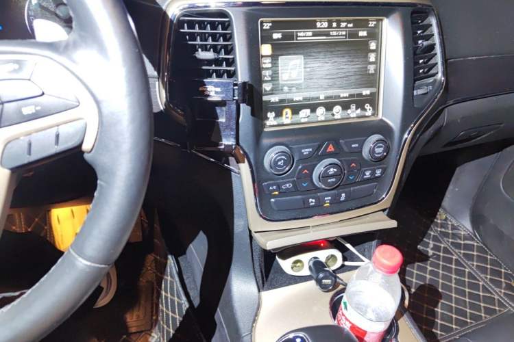 Used Jeep Grand Cherokee 2014 3.0L Comfort Navigation Edition Audio And AC Panel