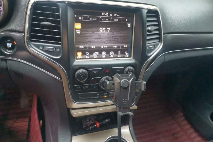Used Jeep Grand Cherokee 2014 3.0L Comfort Navigation Edition Audio And AC Panel