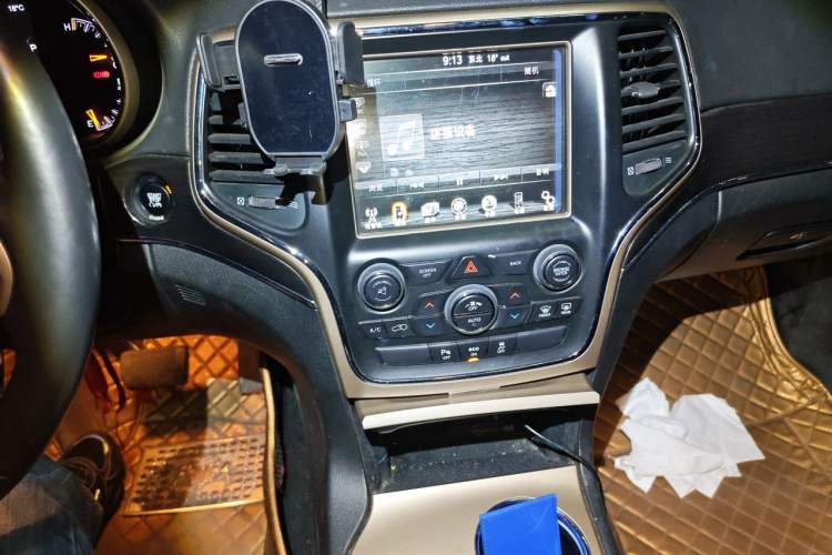 Used Jeep Grand Cherokee 2014 3.0L Comfort Navigation Edition Audio And AC Panel