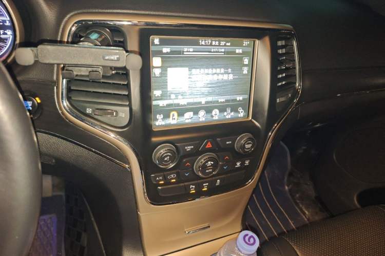 Used Jeep Grand Cherokee 2014 3.0L Comfort Navigation Edition Audio And AC Panel