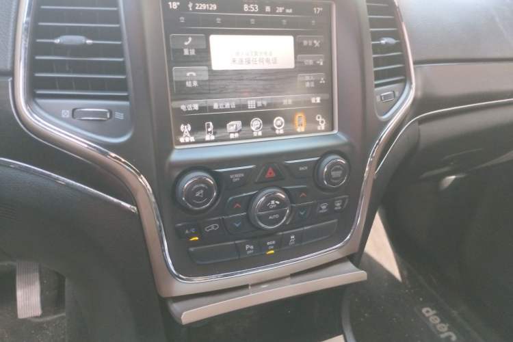Used Jeep Grand Cherokee 2014 3.0L Comfort Navigation Edition Audio And AC Panel
