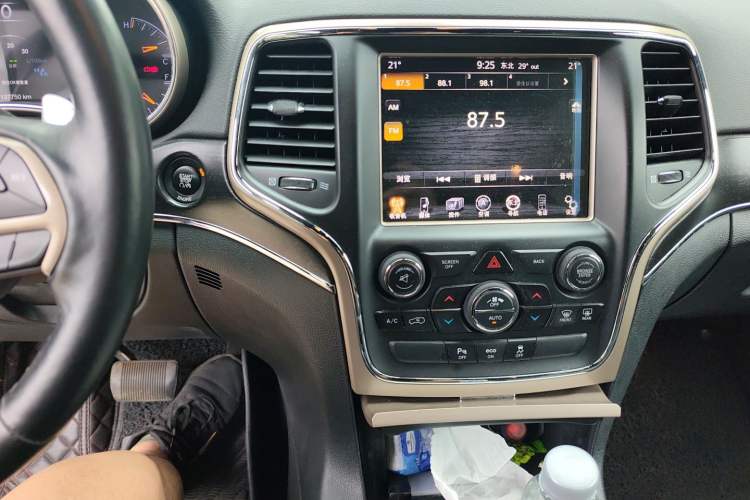 Used Jeep Grand Cherokee 2014 3.6L Elite Navigation Edition Audio And AC Panel