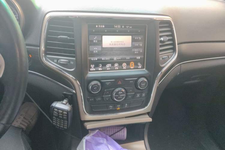 Used Jeep Grand Cherokee 2014 3.6L Elite Navigation Edition Audio And AC Panel