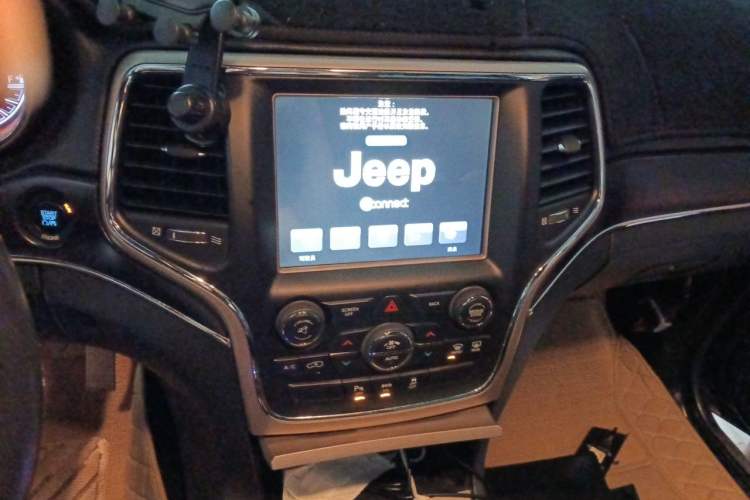 Used Jeep Grand Cherokee 2014 3.6L Elite Navigation Edition Audio And AC Panel